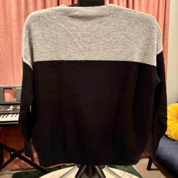 Vince Camuto Heather Gray and Black Sweater - Picture 2 of 7